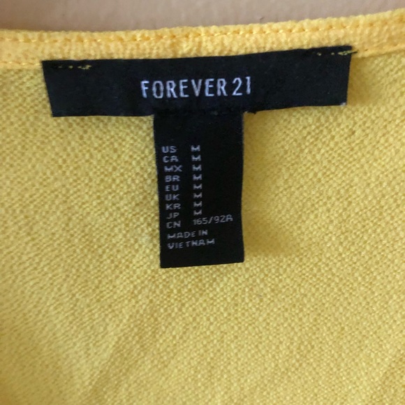 FOREVER 21 cinched top with ruffle sleeves - Picture 4 of 4